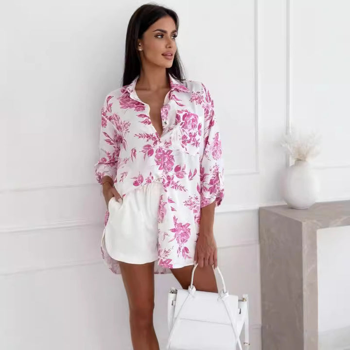 Damebluse med feminint blomsterprint og let oversized snit Stilla