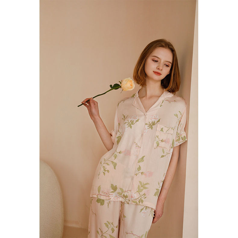 Dame pyjamasæt i blødt, åndbart materiale med blomsterdesign Stilla
