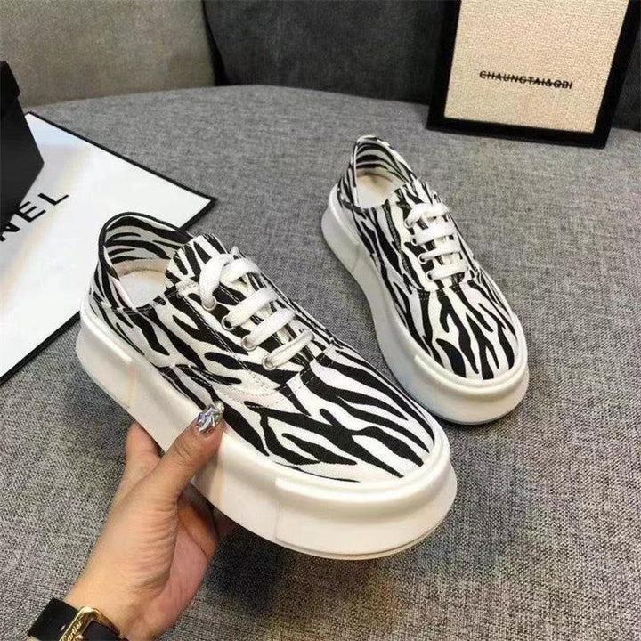 Dame mode sneakers med trendy dyremønster og komfortabel sål Stilla
