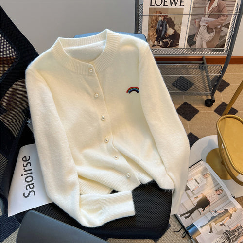 Femme Cozy Button-Up Cardigan med Regnbue Detalje Stilla