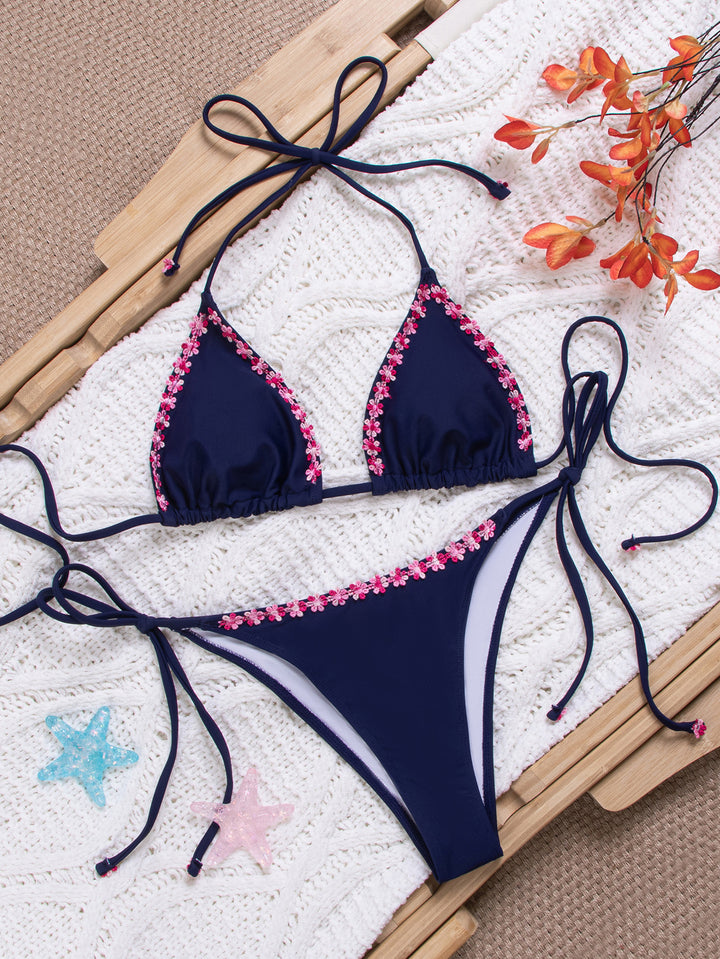 Dame triangel-bikini med florale accenter og justerbare stropper Skovae