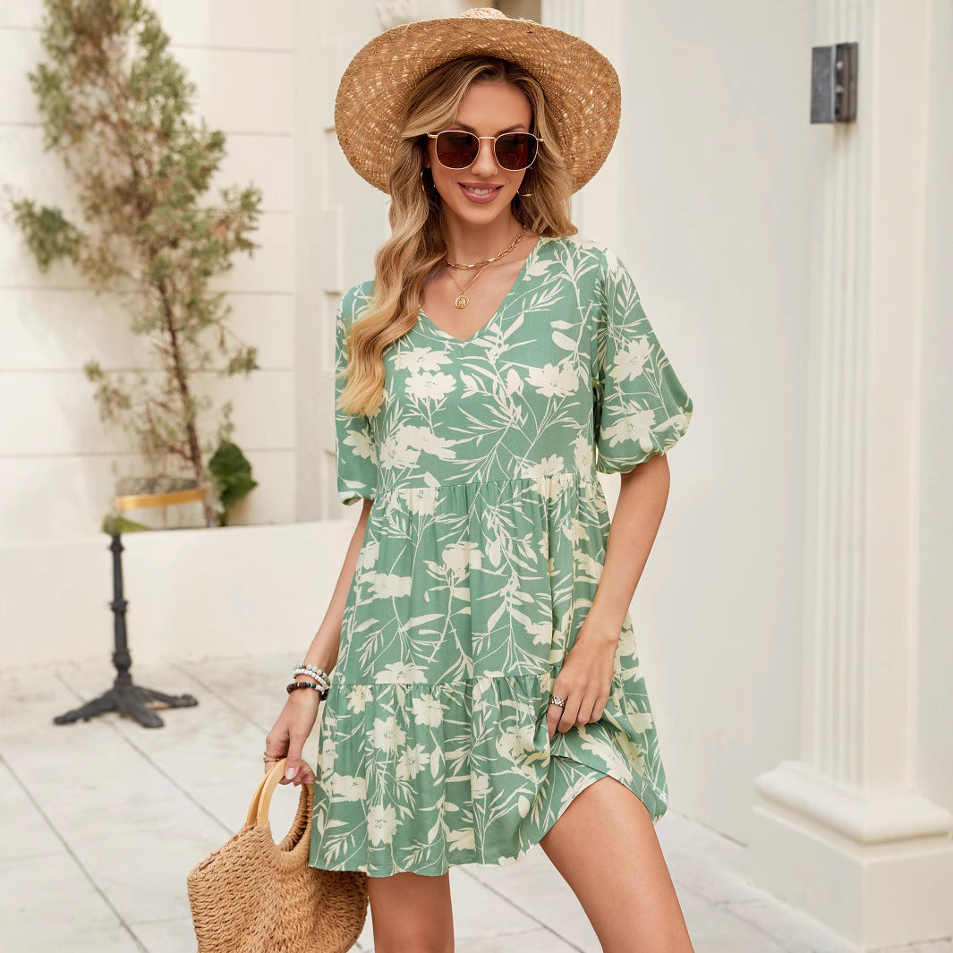 Dame sommerkjole med flydende snit og floralt design Stilla