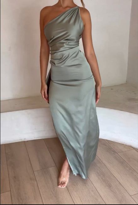 Dame Elegant og figursyet aftenkjole med asymmetrisk snit