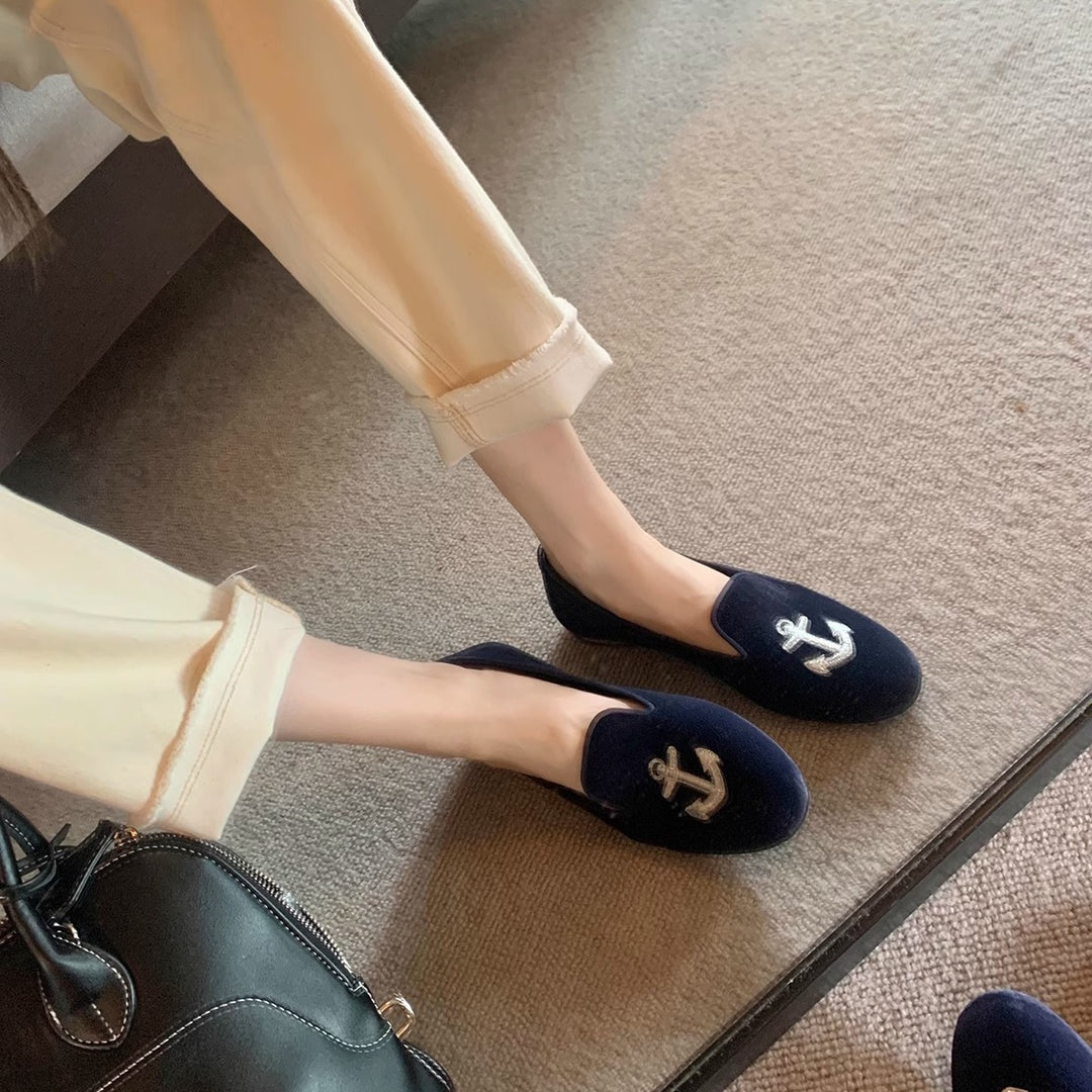 Dame Luksuriøse Velvet Slippers med broderet detalje Stilla