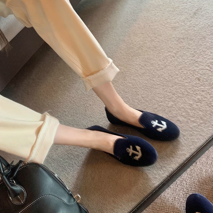 Dame Luksuriøse Velvet Slippers med broderet detalje Stilla
