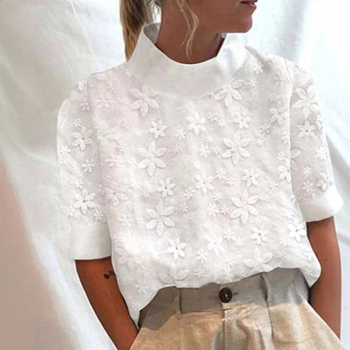 Kvinders bluse med blomsterbroderi design og kort snit Stilla