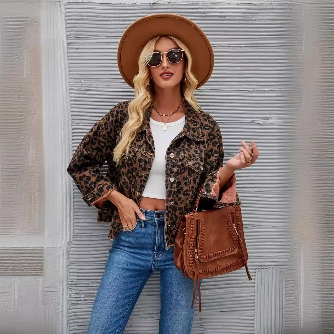 Damejeansjakke i den trendy Leo-design med oversized pasform Stilla