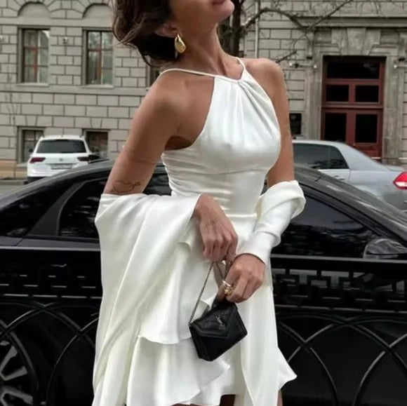 Dame Cocktailkjole med flydende volanger og elegante kapærmer Stilla