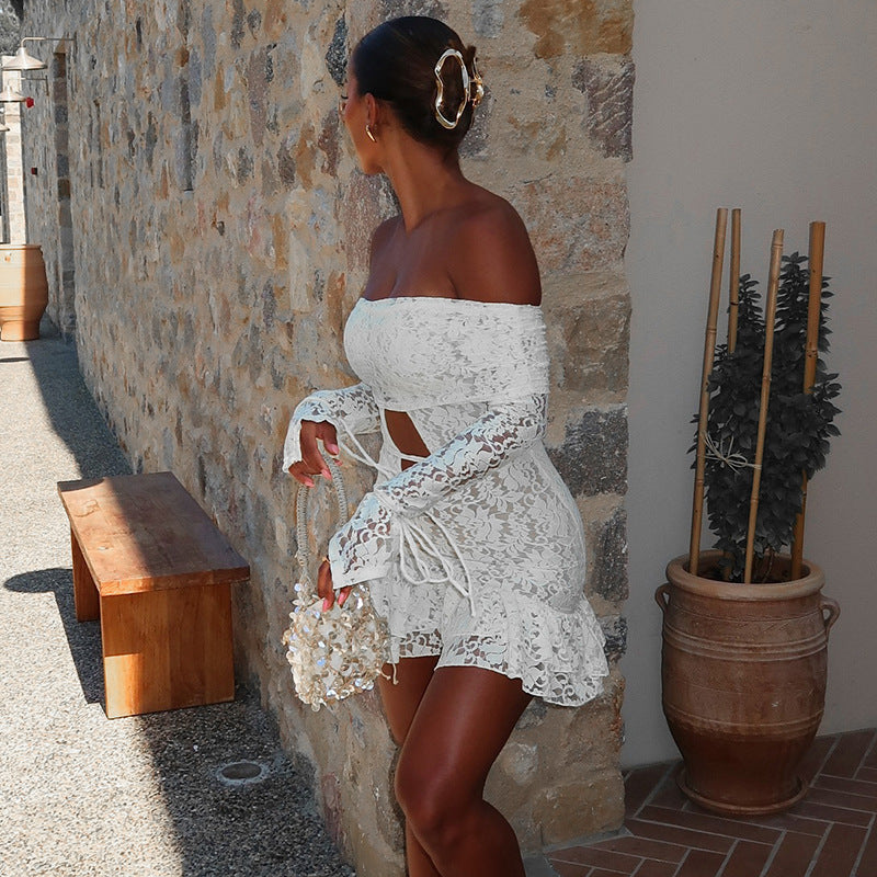 Dame blonderkjole med off-shoulder design og rynkedetaljer Stilla