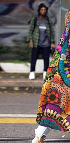Dame lang jakke med farverigt mandala-mønster og afslappet snit Stilla