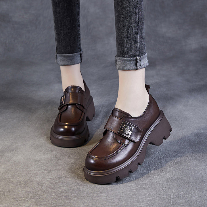 Femme Chunky Platform Slip-On Loafers med dekorativt spænde-detajle Stilla