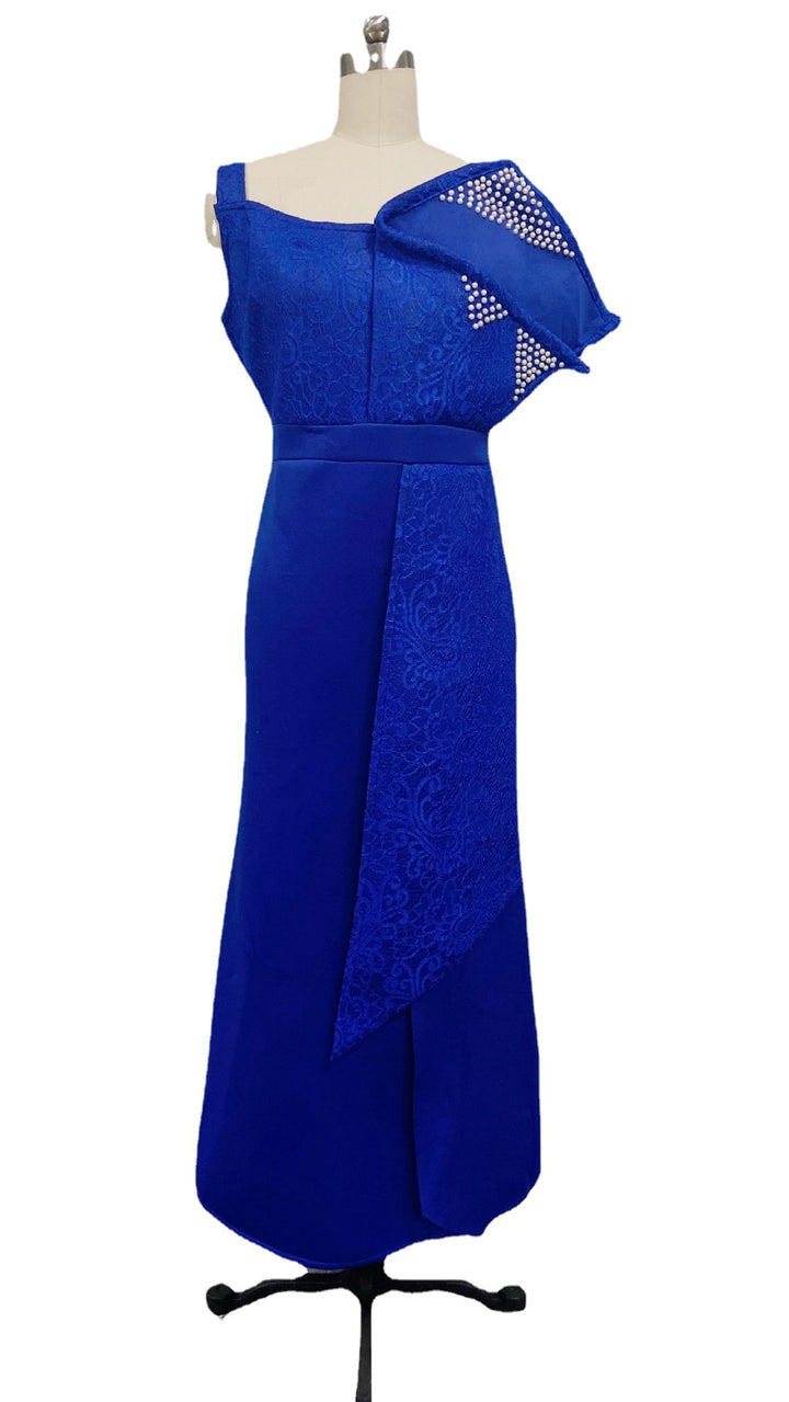 Dame aften kjole med elegant off-shoulder-design og kunstneriske spidse applikationer Stilla
