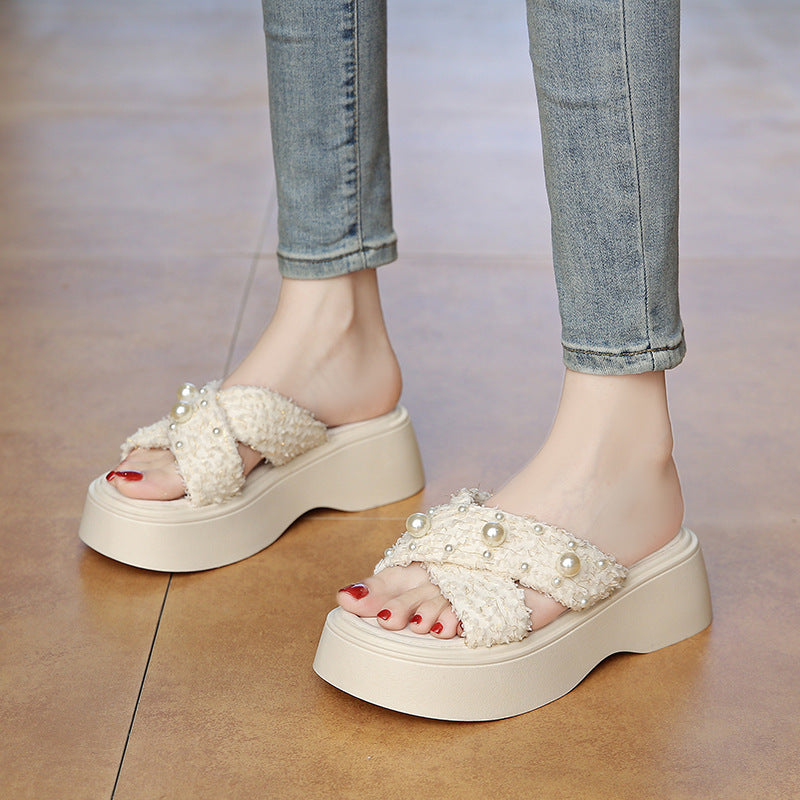 Dame Plateau-sandaler med elegant perledekor og moderne remdesign Stilla