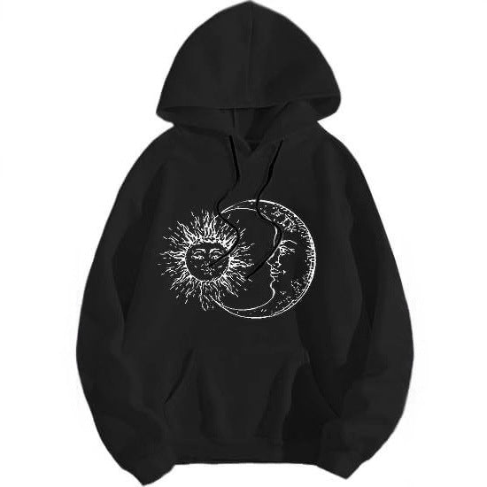 Kvinders hoodie med kunstnerisk sol-måne motiv Skovae