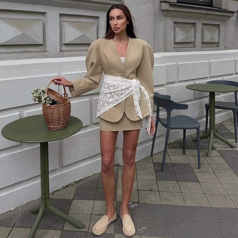 Dame Blazer-kjole med volumetriske ærmer og elegant spidsdekoration Stilla