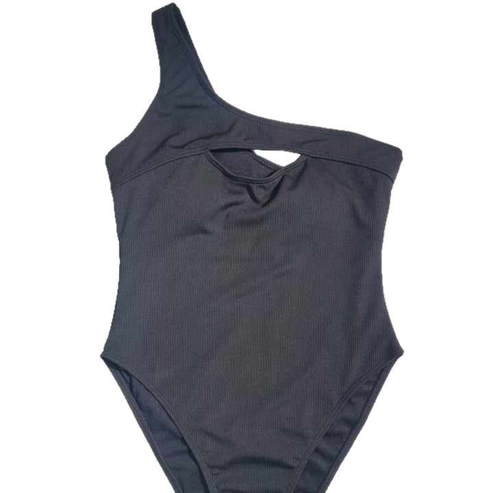 Dame Badedragt med asymmetrisk cut-out og sporty design Skovae