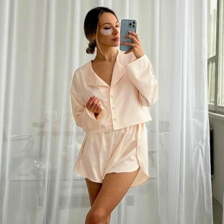 Dame Satin Pyjamas Sæt med elegant snit og fine detaljer Stilla