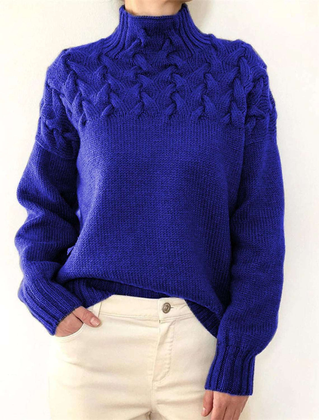 Dame grovstrikket pullover med ståkrave og fletmønster Stilla
