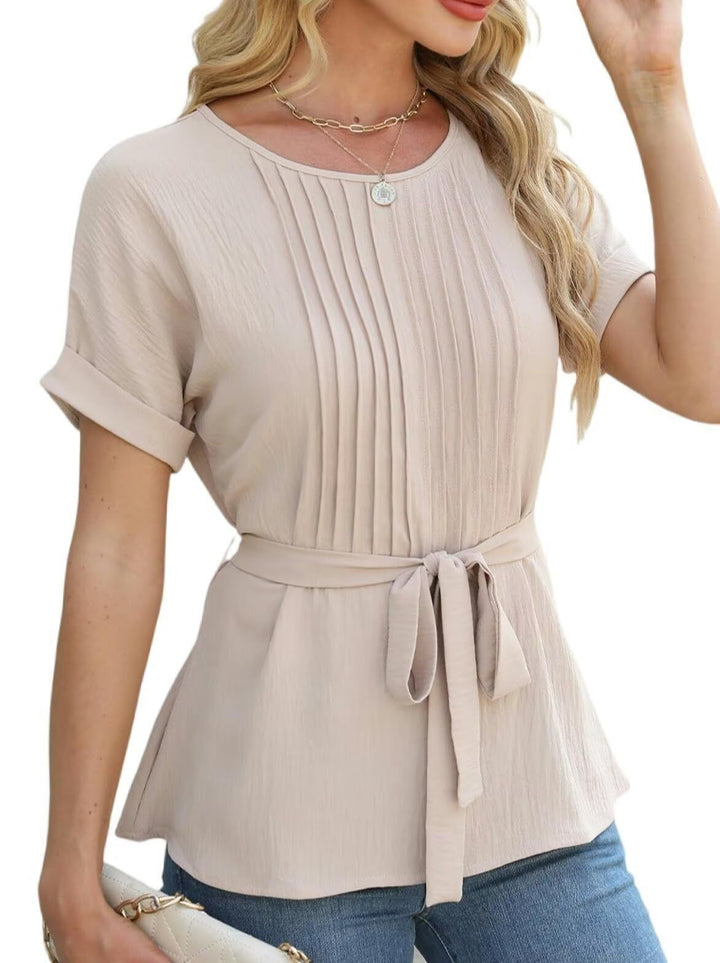 Dame mode bluse skjorte med elegante plisseedetaljer og taljebælte Stilla