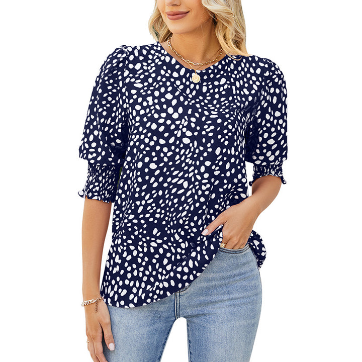 Damebluse med puffærmer og moderne prikkedesign Stilla