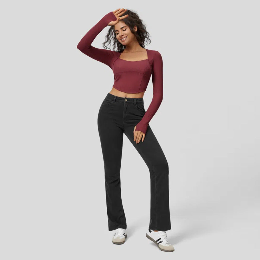 Kvinders tætsiddende langærmet crop top med firkantet halsudskæring og fint ribbet materiale Stilla