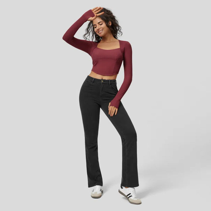 Kvinders tætsiddende langærmet crop top med firkantet halsudskæring og fint ribbet materiale Stilla