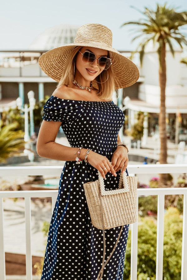 Dame sommerkjole med skulderfri design og legende prikmønster Stilla