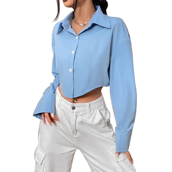 Kvinder cropped bluse med brede ærmer og elegant knapstolpe Stilla
