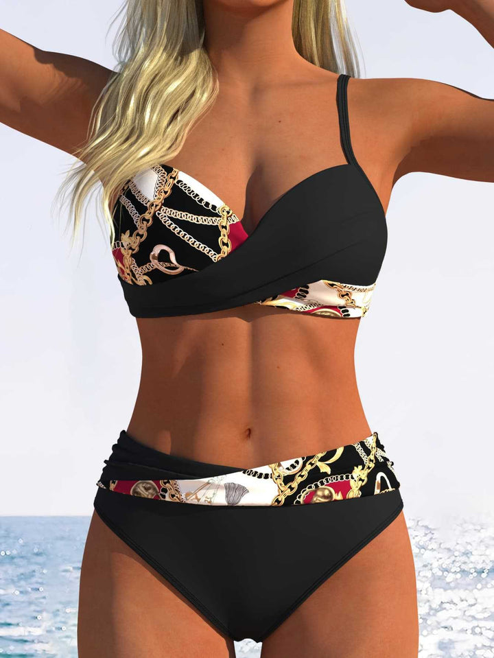 Dame bikini-sæt med moderigtig viklelook og smart kædemønster Skovae