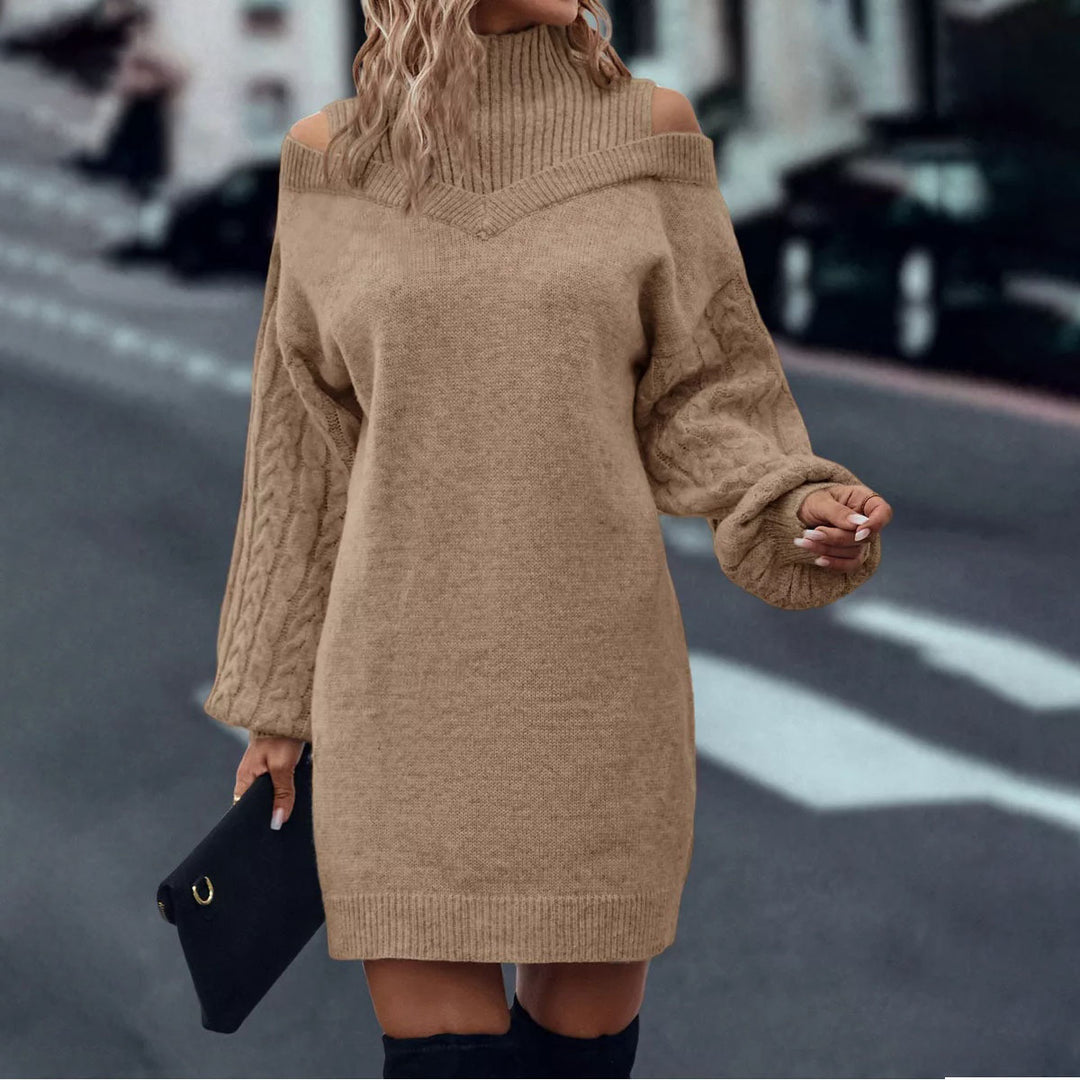Kvinders strikkede kjole med off-shoulder look og moderne kabeldesign Stilla