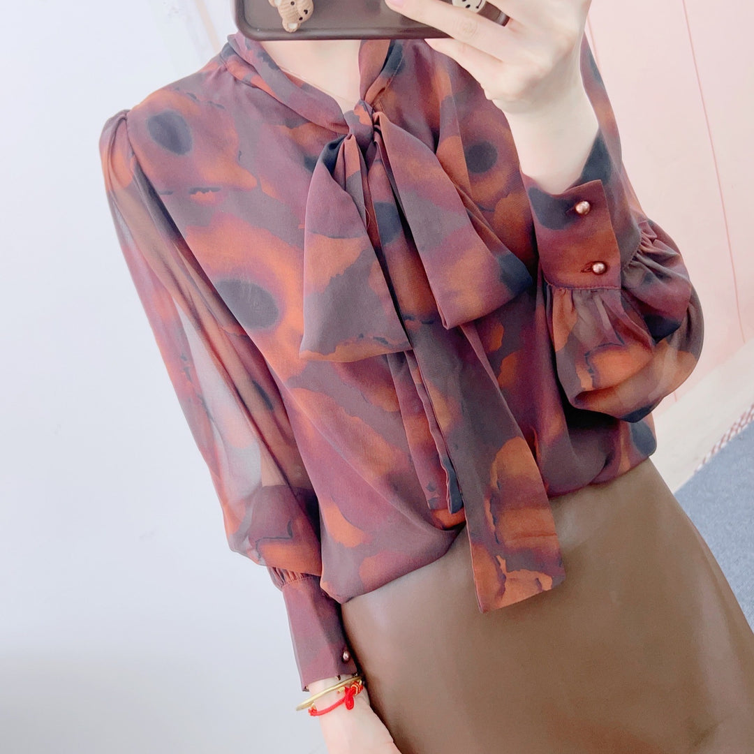 Dame chiffonbluse med dekorativ sløjfe-krave og moderne design Stilla