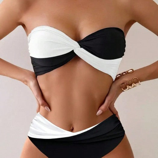 Dame bandeau-bikini med stilfuldt vikledesign Skovae