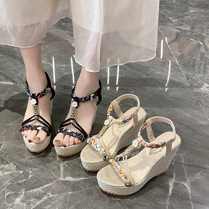 Dame Wedge-sandaler med farverigt flettet remdesign og komfortabelt fodbund Stilla