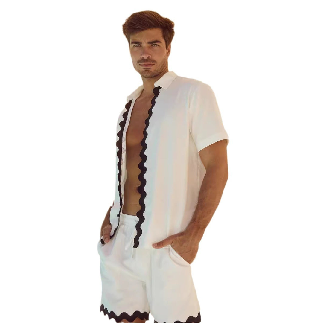 Herrer sommerligt strandoutfit med moderigtigt bølgemønster og løs pasform Stilla