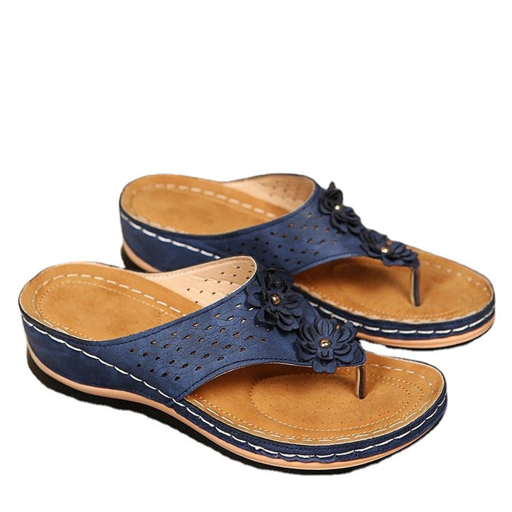 Dame flip-flops med luftig overfladestruktur og blomsterdesign Stilla