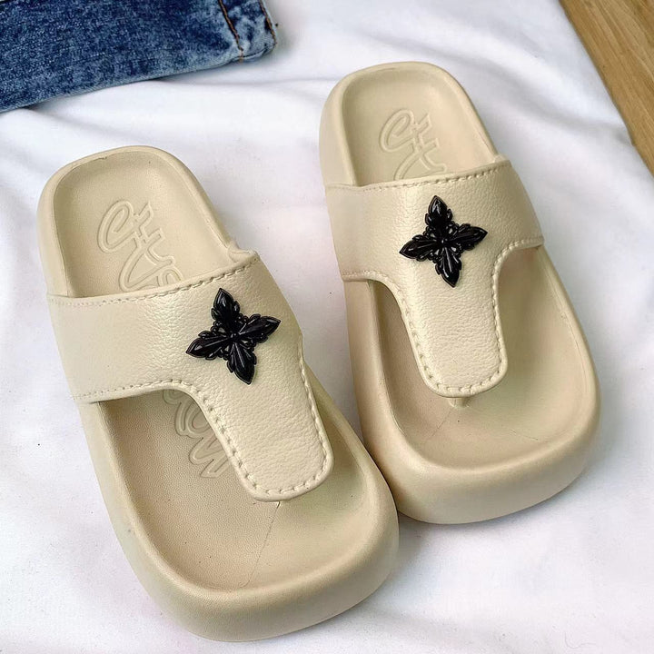Dame Behagelige og stilfulde sandaler med bred rem og dekorativt accent Stilla