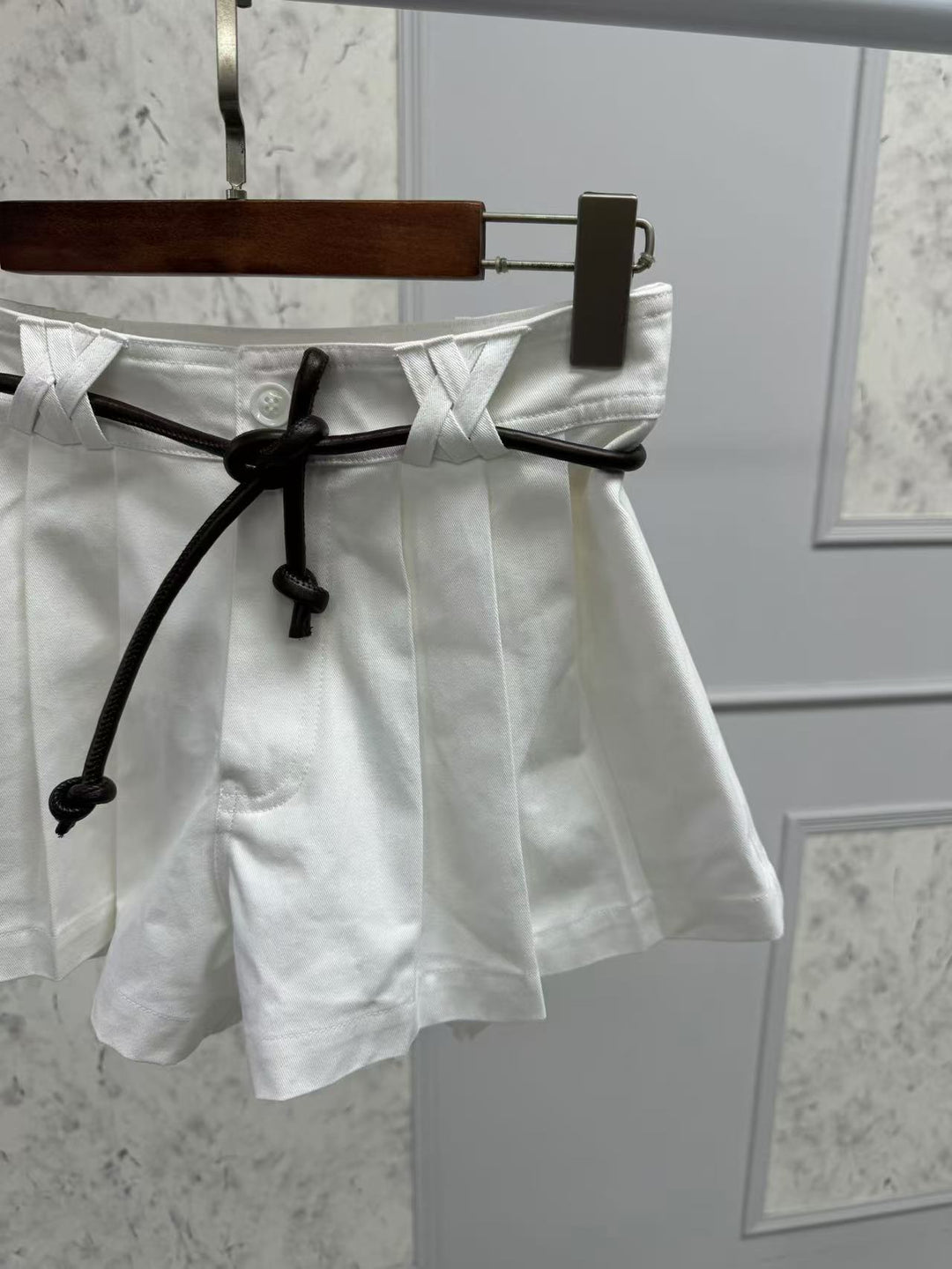 Dame kort shorts med folderdetalje og praktisk snøre Stilla