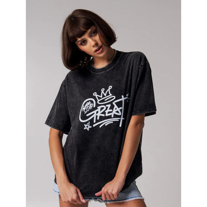 Dame Oversized T-shirt med moderne graffiti-design Stilla