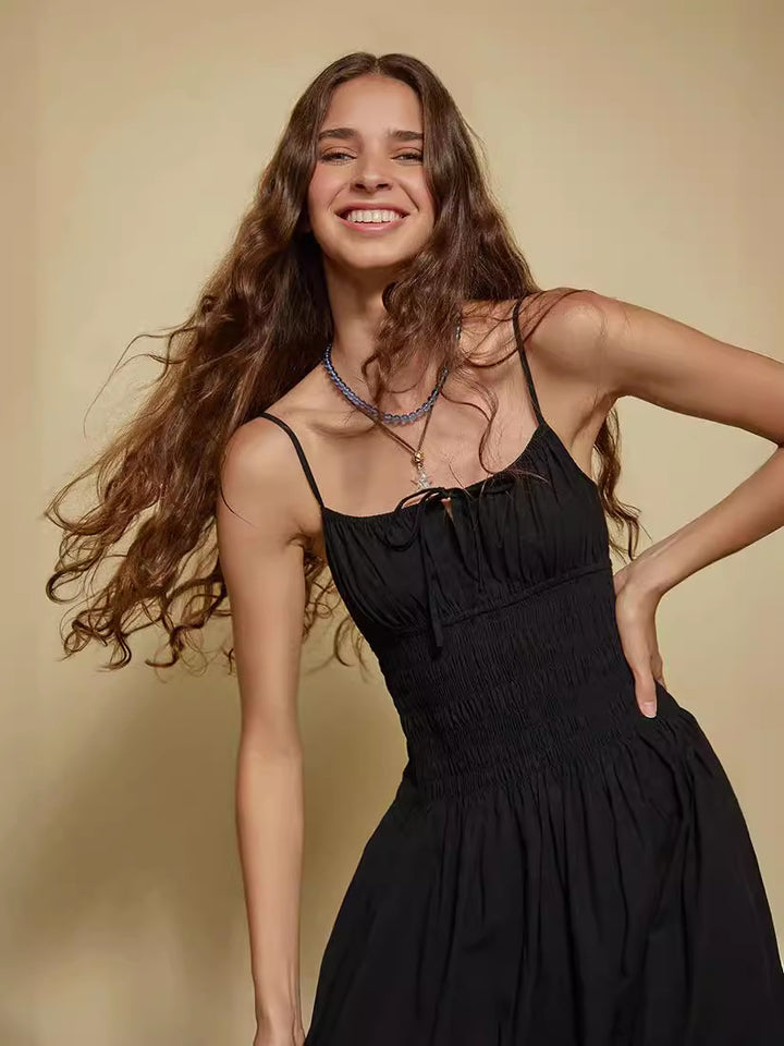 Femme Elegantes Maxi-Kjole med justerbare Spaghetti-stropper Stilla