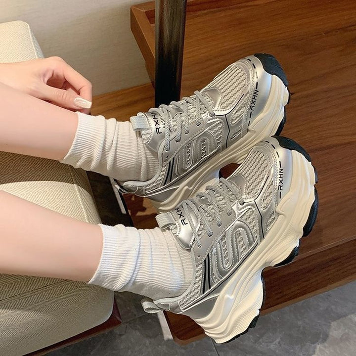 Dame Sport Sneakers med åndbart mesh-overflade og moderigtige accenter Stilla