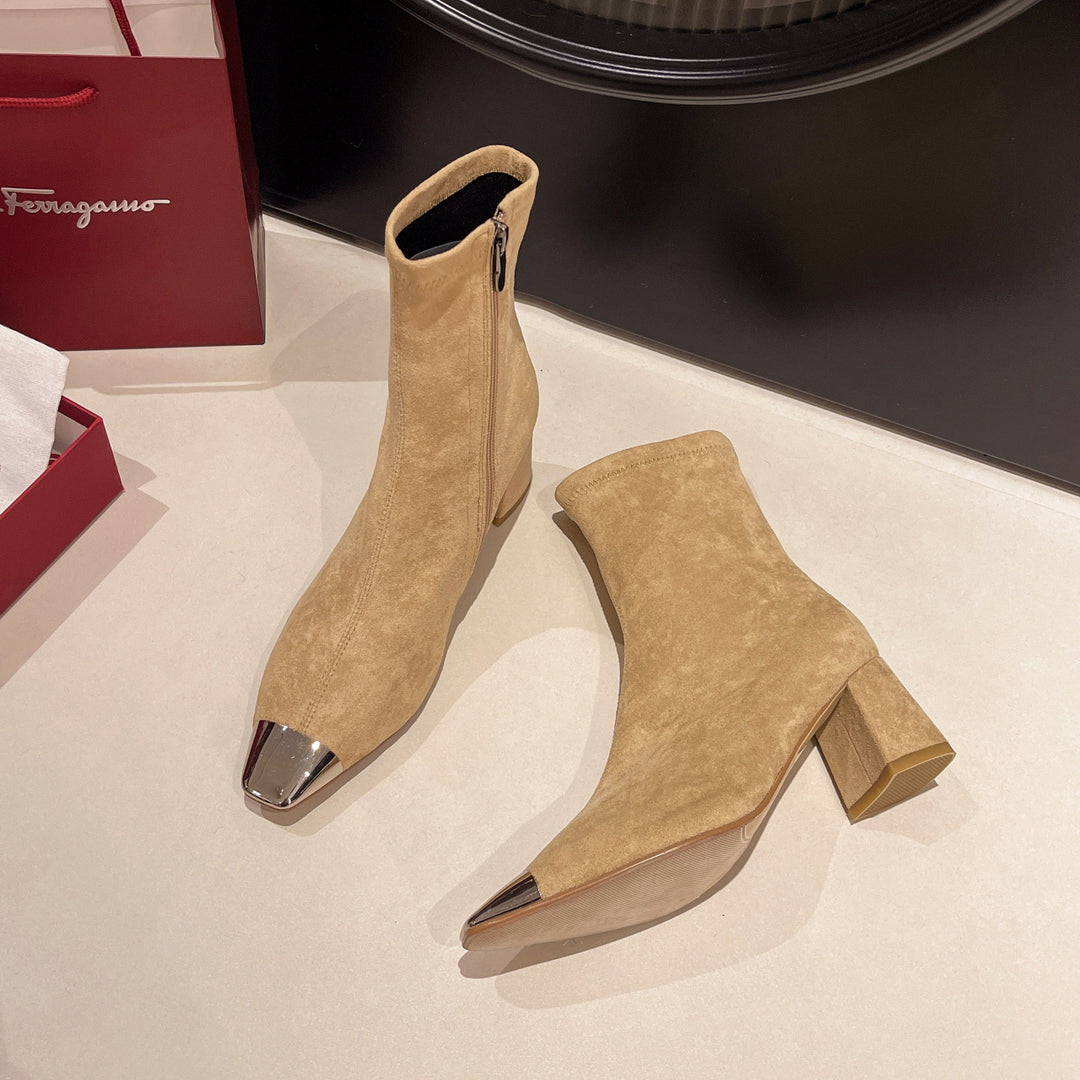 Femme Stilfulde Støvletter med Metallic-Tå-Detalje Stilla