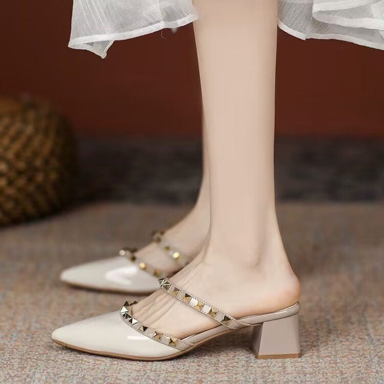 Dame Slingback-pumps med fashionable kæde-detalje og stabil hælhøjde Stilla