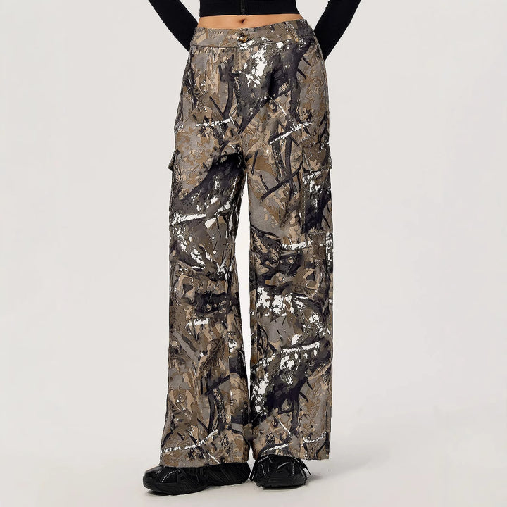 Kvindernes brede cargo bukser med moderne camouflage design Stilla