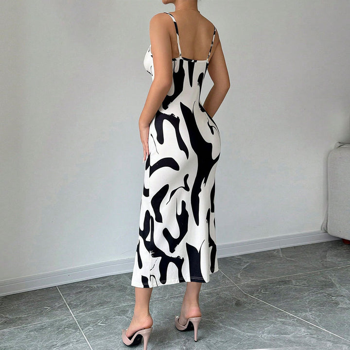 Kvinders maxikjole med elegant drapering design og sideslids Stilla