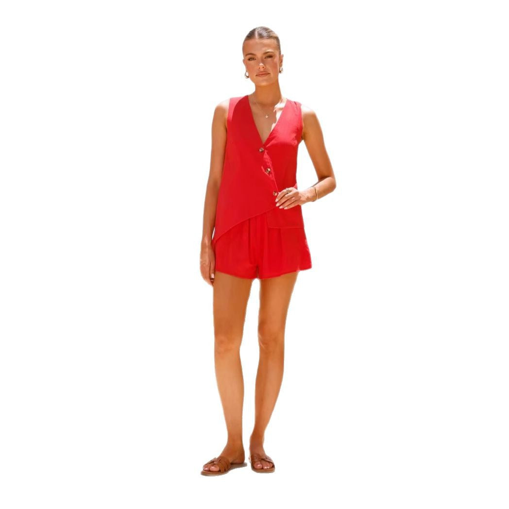 Kvinders afslappede sommeroutfit med V-hals og asymmetrisk snit