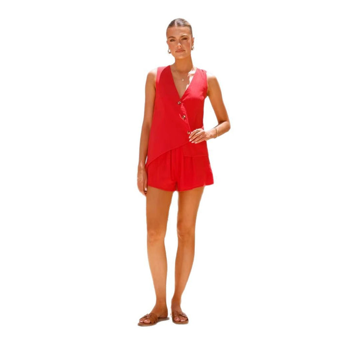 Kvinders afslappede sommeroutfit med V-hals og asymmetrisk snit