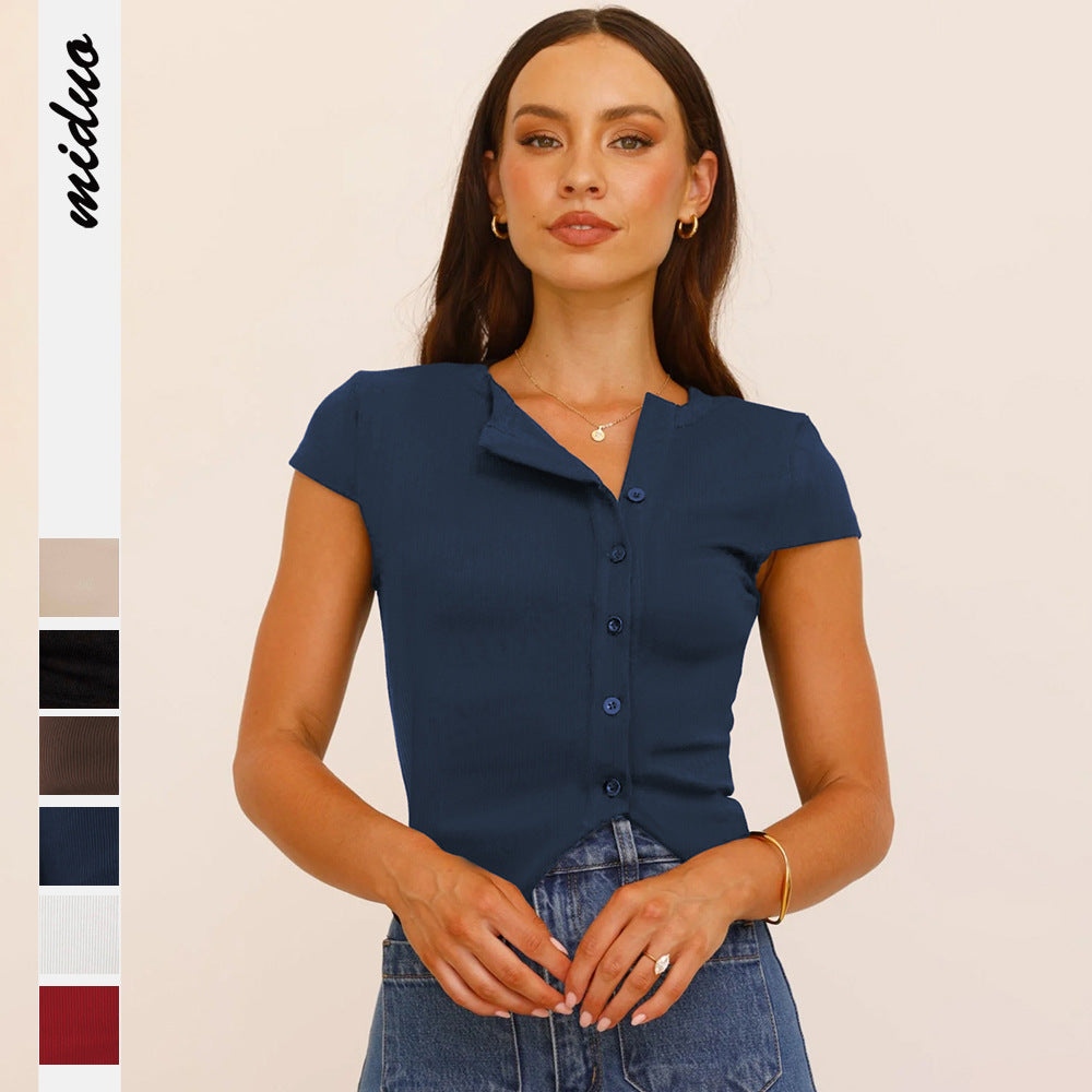 Dame kortærmet bluse top med unik knapliste og struktureret design Stilla