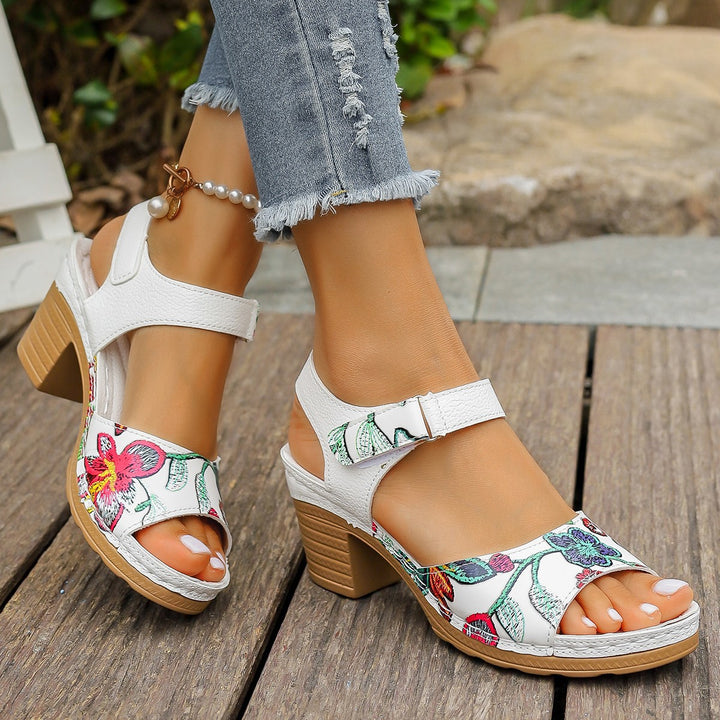 Dame sandaler med blomsterdesign, håndlavet og komfortabel sål Stilla