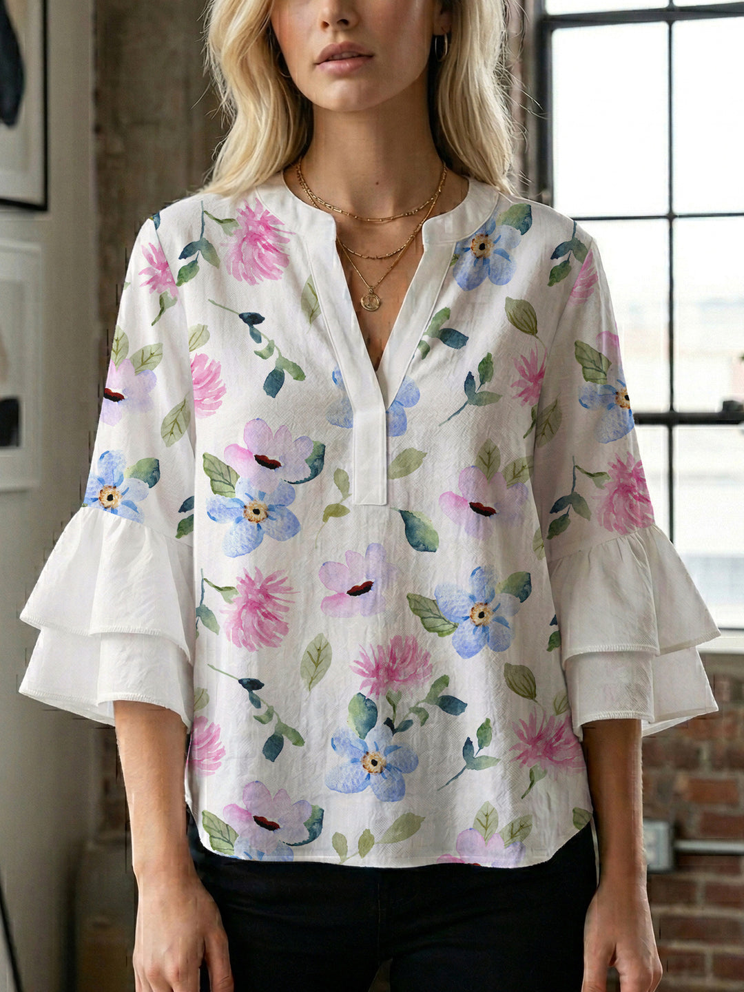 Dame elegant bluser med voluminøse rucheærmer og grafisk blomsterdesign Skovae