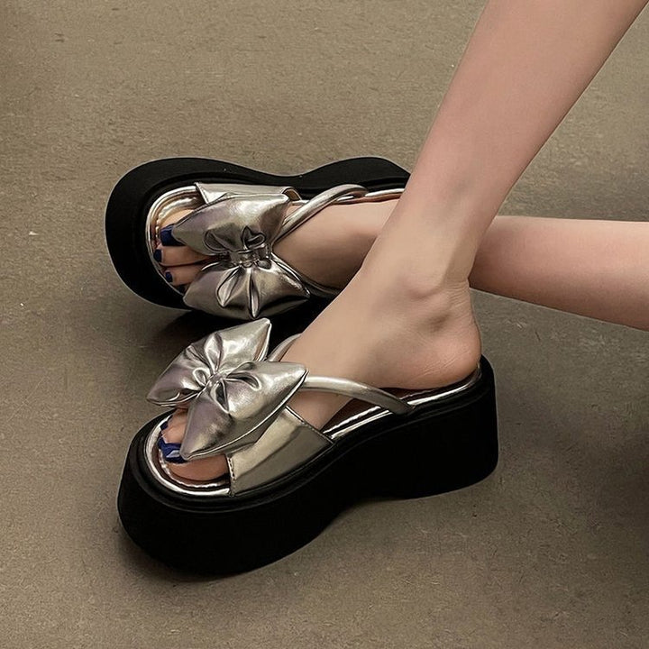 Dame platform-sandaler med knude-detalje og skridsikker sål Stilla
